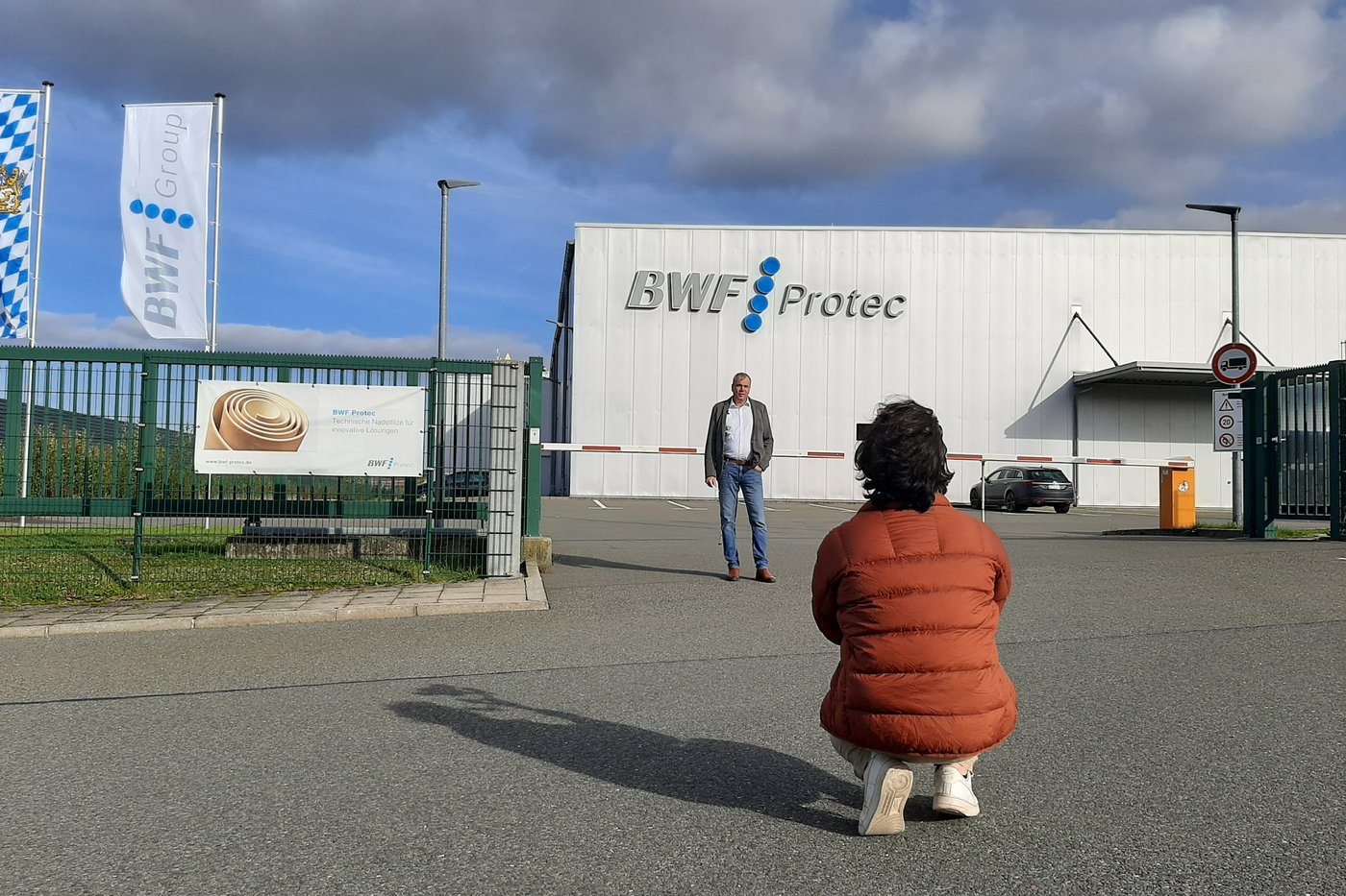 In front of the BWF Protec factory in Hof-Gattendorf – video shoot
