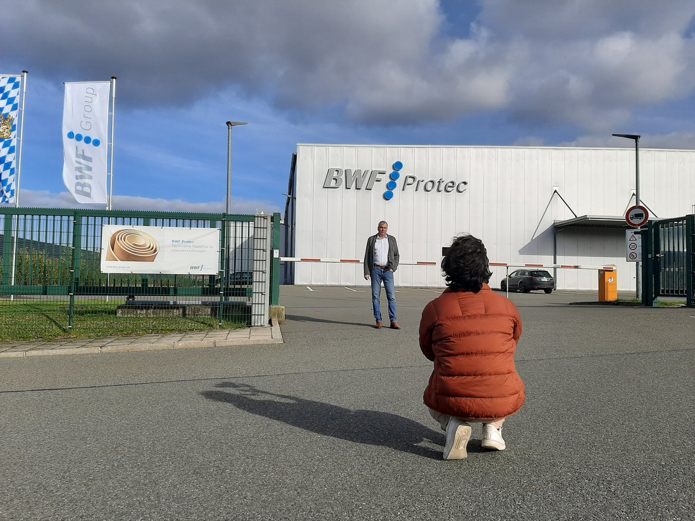 In front of the BWF Protec factory in Hof-Gattendorf – video shoot